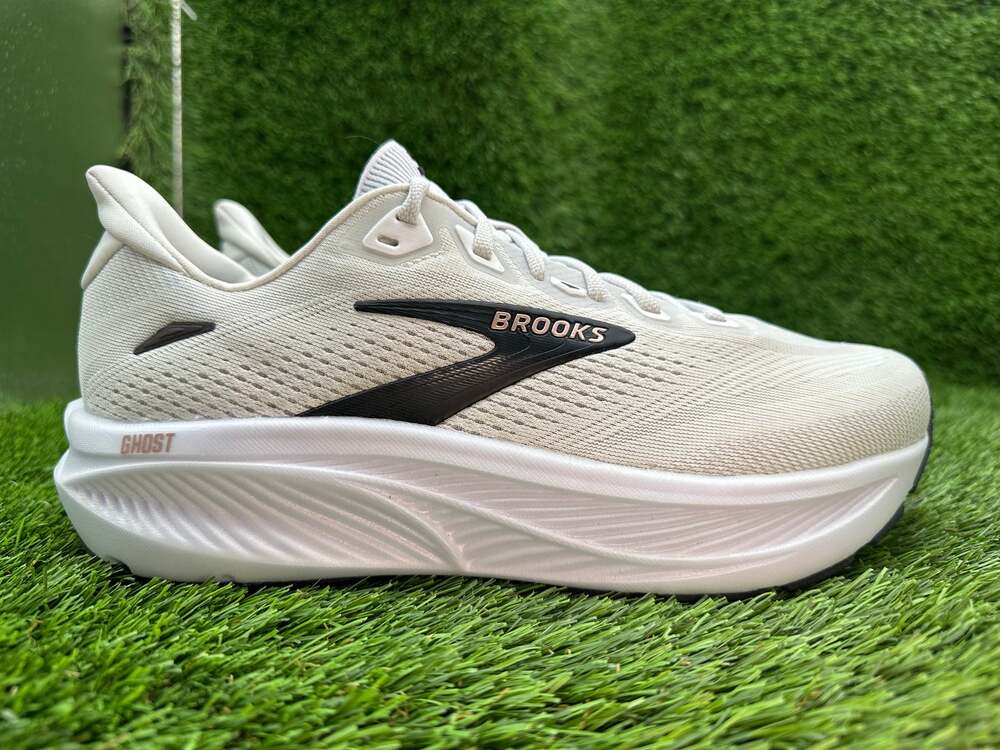 Brooks Ghost 18 1204822E105 Athletic Sneaker Women's 9.5 White Mesh Gym Training